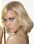 halflang blond haar