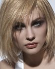 halflange blonde bob