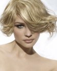 warrig blond kort kapsel