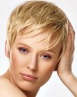 kort babyblond haar