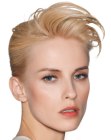 kort kapsel gestyled met gel