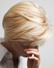 kort platinablond haar
