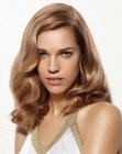 golvend blond haar