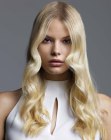 golvend blond haar