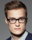 kapsel voor mannen met een bril