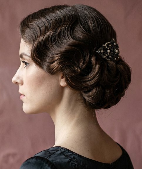 Chignon met het haar laag achteraan samengebracht