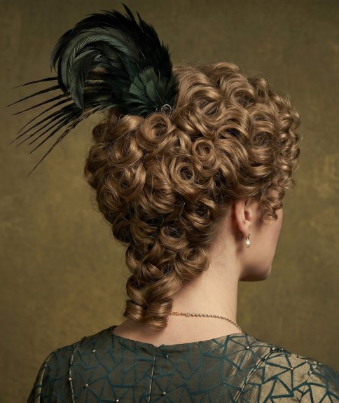 Vintage opgestoken kapsel met Victoriaanse en Edwardiaanse elementen