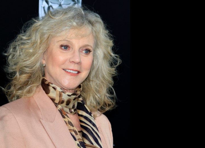 Blythe Danner  met een jong kapsel