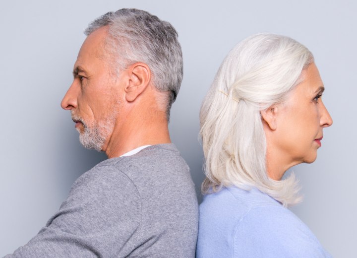 Man en vrouw met grijs haar