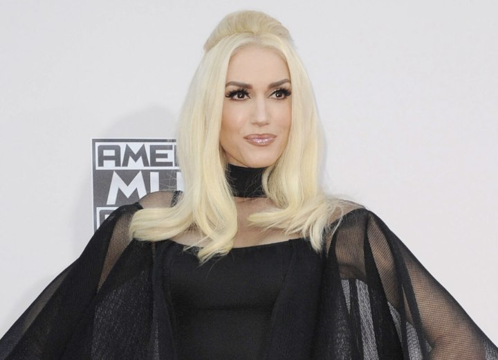 Gwen Stefani met lang gebleekt haar