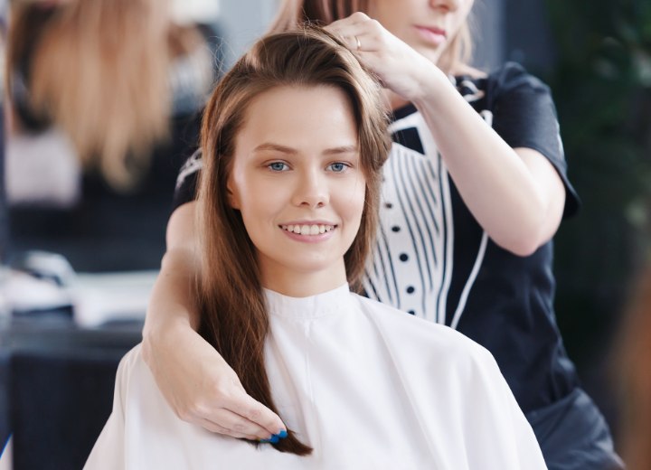 Vrouw in het kapsalon