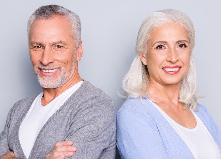 Man en vrouw met mooi grijs haar