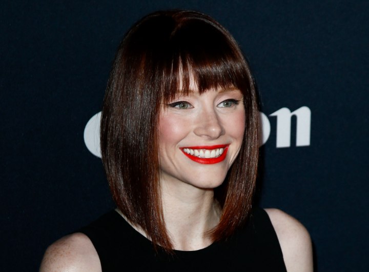 De bob met een langere achterkant van Bryce Dallas Howard