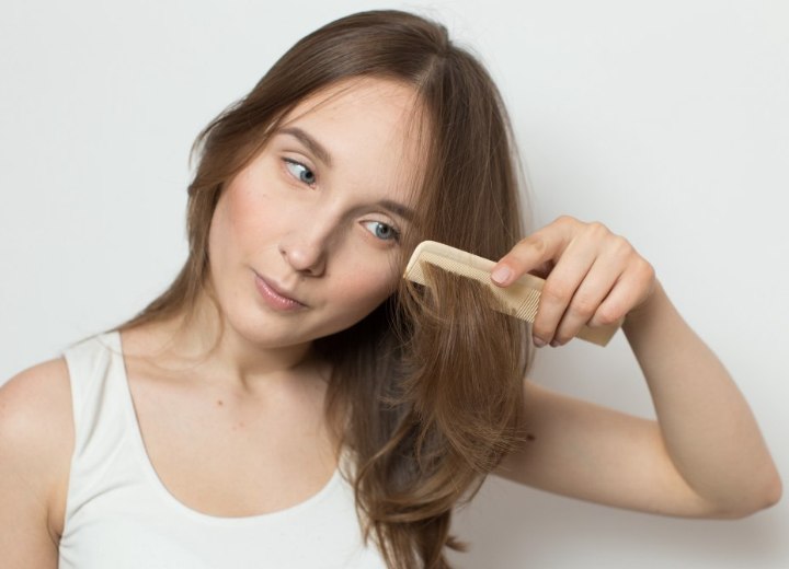 Jonge vrouw met haarverlies