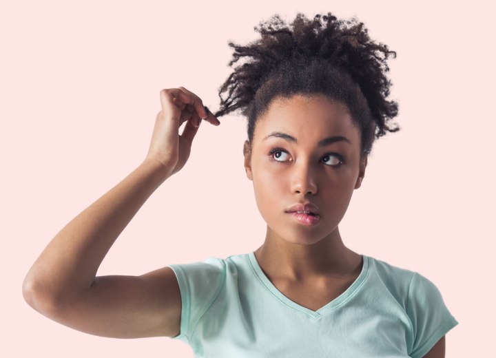 Vrouw met afro haar