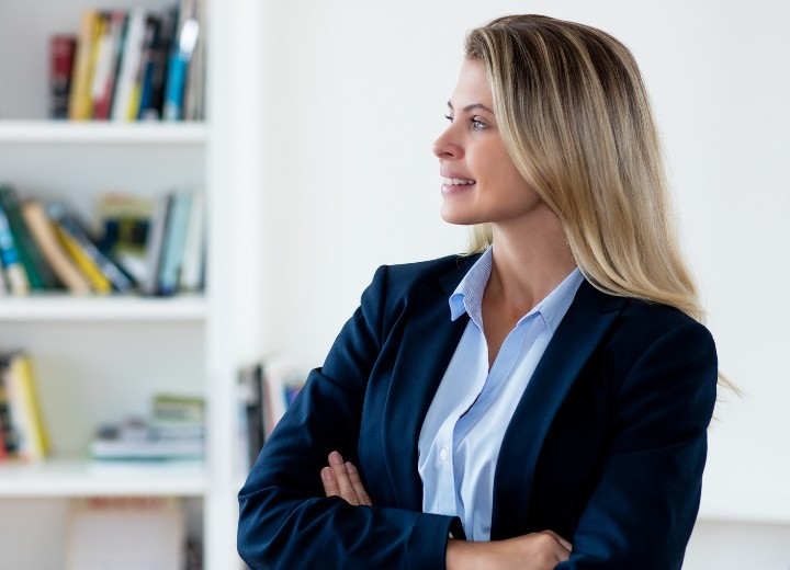 Nodig uit Snooze voering De beste kleuren om te combineren met een marineblauwe blazer | Blauwe  blazer