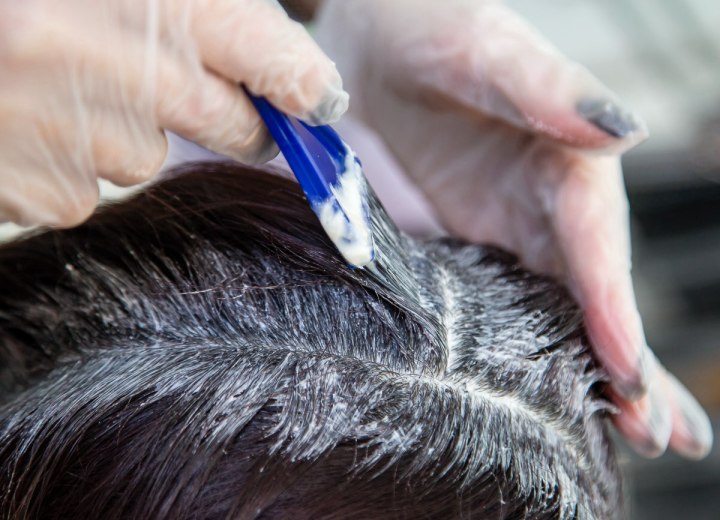 Haar bleken van donker naar blond