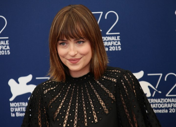 Dakota Johnson kapsel met een pony