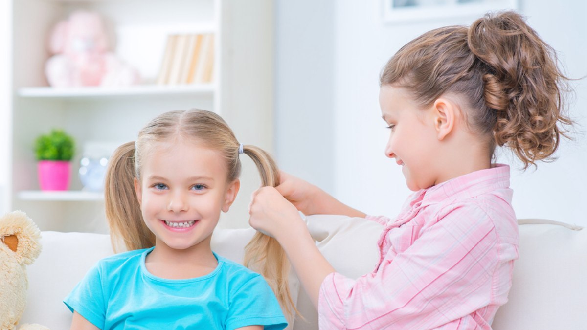 Vaak gesproken Lieve nederlaag Kinderen die elkaars haar doen zonder het te beschadigen