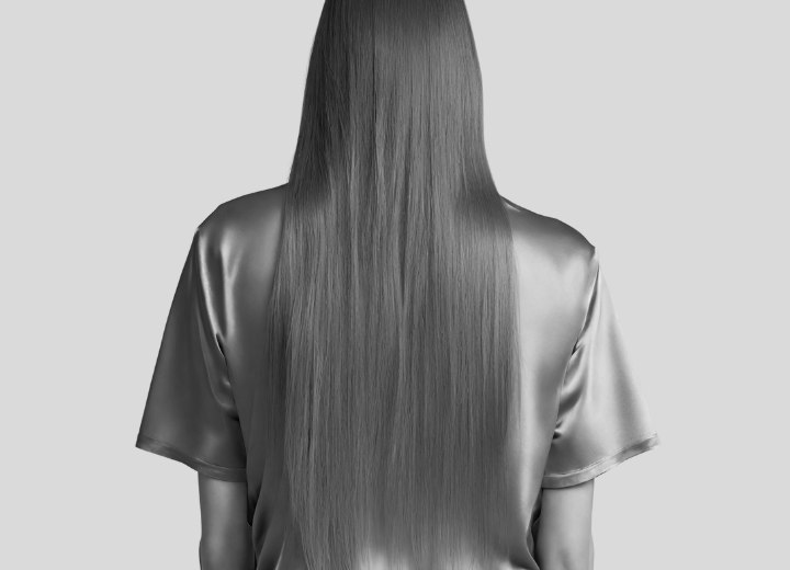 Vrouw met zeer lang haar, gezien vanaf de achterkant