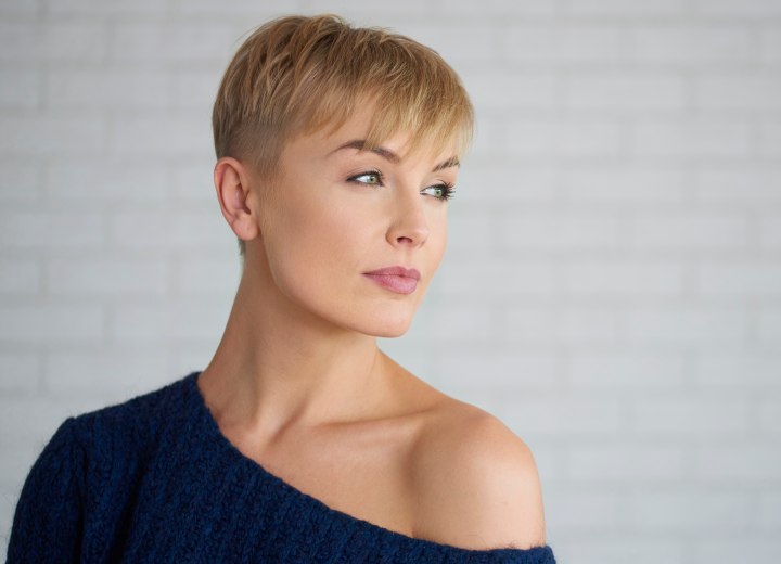 Kort kapsel voor een 40-plus vrouw
