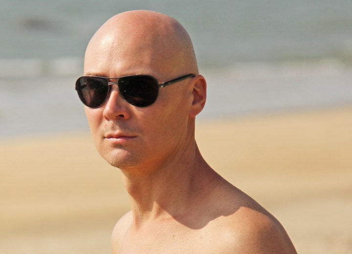 Man met een kaal hoofd
