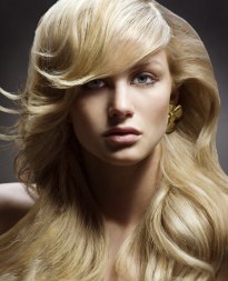 blond golvend haar