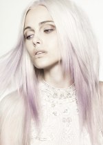 blond haar met paarse tint