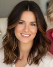 Brunette met lang golvend haar