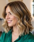 Blond haar op schouderlengte