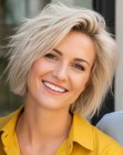 Zomerse blonde bob
