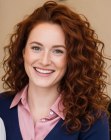 Lang rood haar met spiraalkrullen
