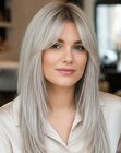 Lang en steil platinablond haar