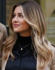 Lang honingblond haar met golven