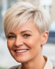 Pixiecut voor platinablond haar
