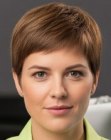 Pixie coupe met korte pony