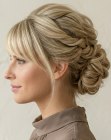 Opgestoken kapsel met een lage knot