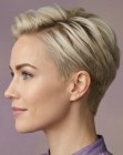 Kort maar elegant blond haar
