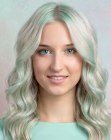 Haar met een combinatie van blond en mintgroen