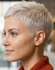 Ultrakort blond kapsel 
