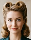 Jaren 40 victory rolls kapsel
