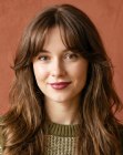 Jaren 90-haar met curtain bangs