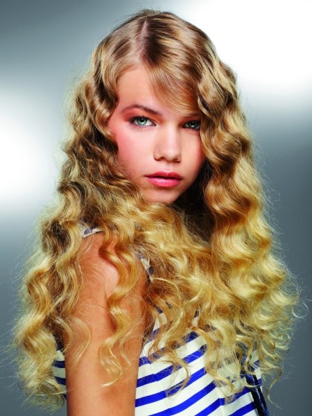 Lang blond haar met golven