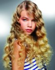 lang blond golvend haar