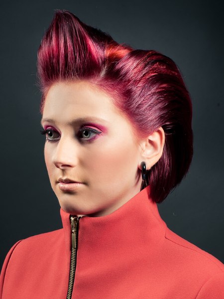 Haar gekleurd met rood en magenta