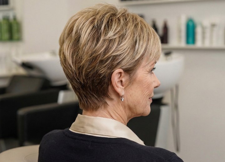 Klassieke pixiecut voor vrouwen ouder dan 50
