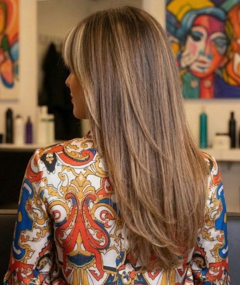 Lang kapsel met lagen en curtain bangs