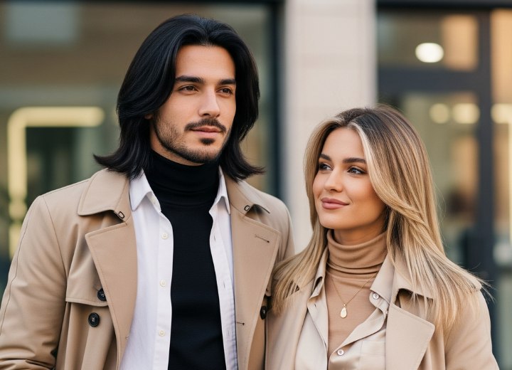 Man met een lang, glad kapsel en vrouw met romantisch lang blond haar
