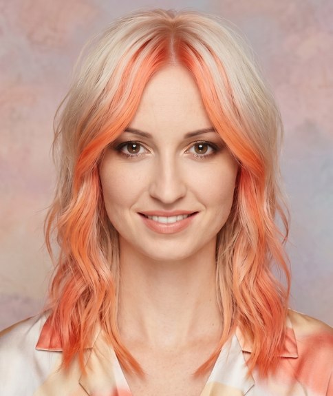 Lang roze haar met golven