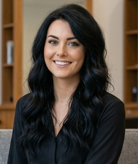 Lang, blauwzwart haar met losse golven